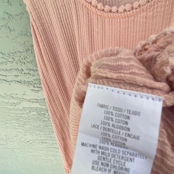 O'Neill Women's Pink Crochet Trim Textured Tank Top Size S Sleeveless - Picture 9 of 10